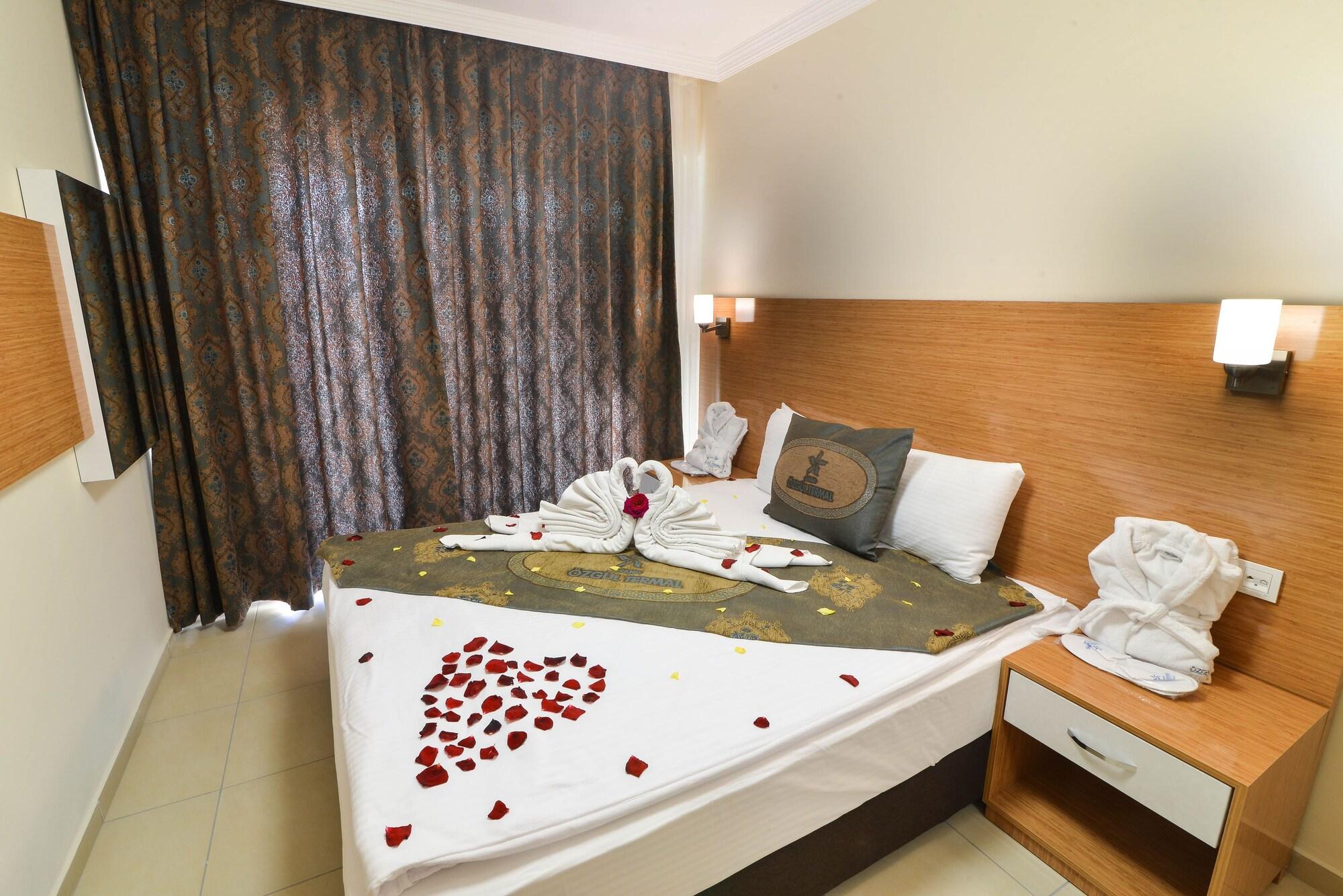 Grand Ozgul Thermal Holiday Village Gazligol Bagian luar foto